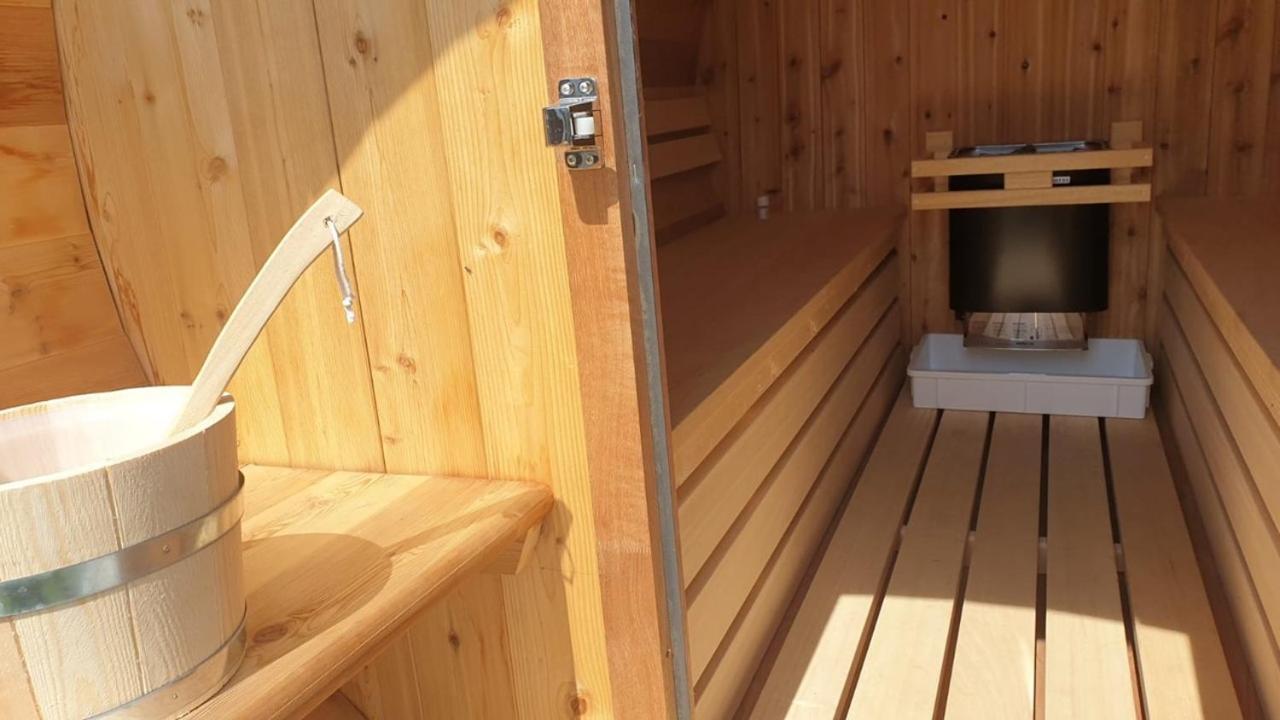 Chalet Buutengeweun, Met Luxe Jacuzzi En Tonsauna Sint Annaland Ngoại thất bức ảnh