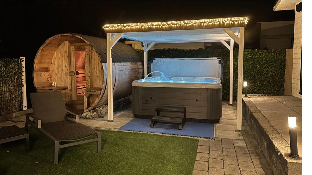 Chalet Buutengeweun, Met Luxe Jacuzzi En Tonsauna Sint Annaland Ngoại thất bức ảnh