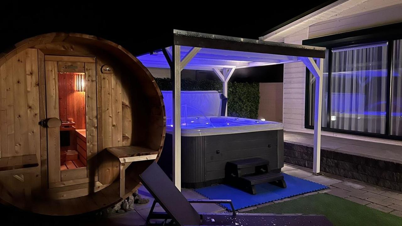Chalet Buutengeweun, Met Luxe Jacuzzi En Tonsauna Sint Annaland Ngoại thất bức ảnh